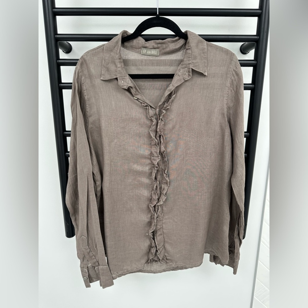 Linen shirt with center ruffle